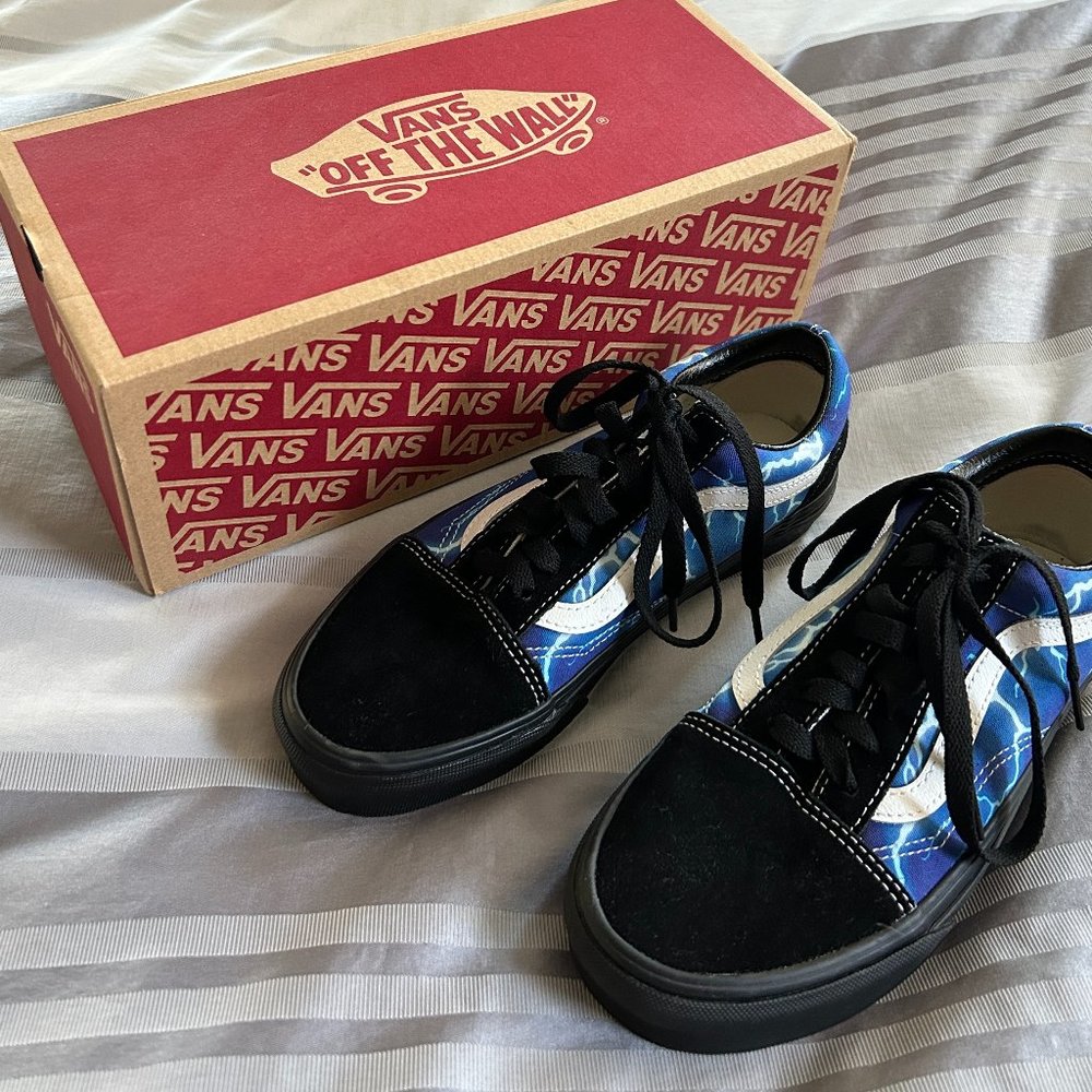 NEW Vans shoes size 5.5 kids, 7 women's